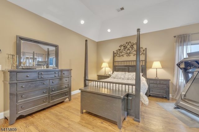 37 Jackson St, Nutley Twp., NJ 07110