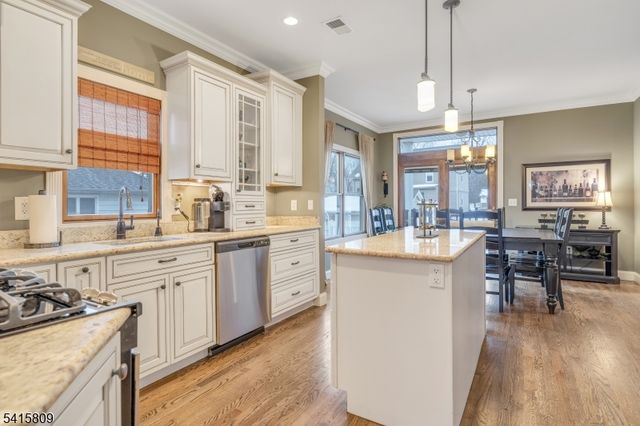 37 Jackson St, Nutley Twp., NJ 07110