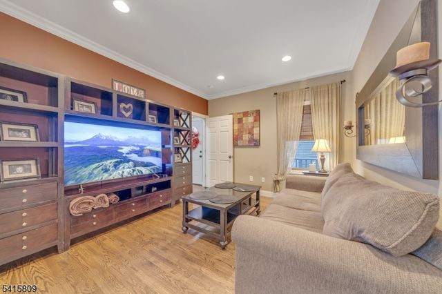 37 Jackson St, Nutley Twp., NJ 07110