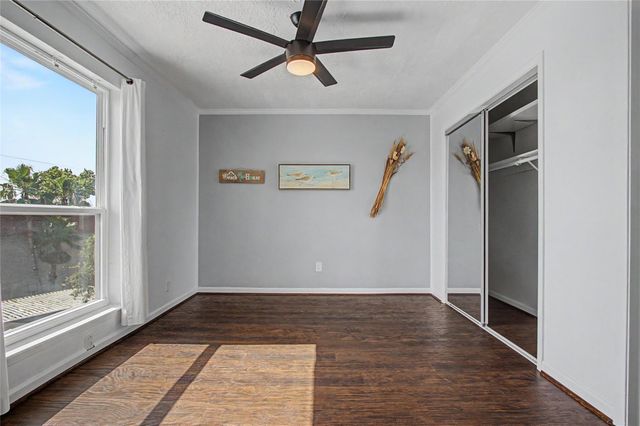 307 Yacht Club Lane 307, El Lago, TX 77586