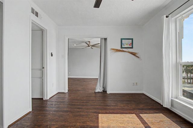 307 Yacht Club Lane 307, El Lago, TX 77586