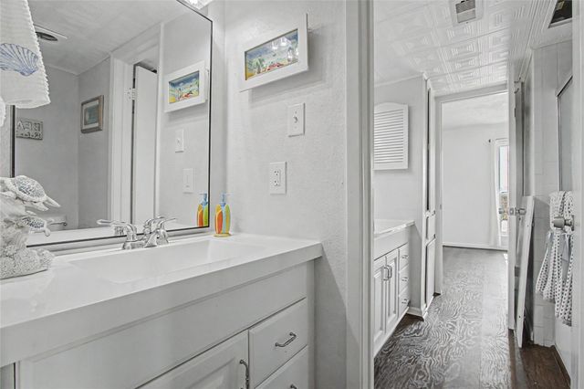 307 Yacht Club Lane 307, El Lago, TX 77586