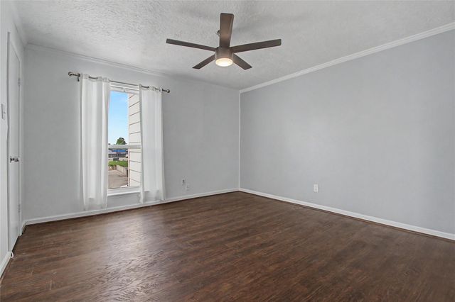 307 Yacht Club Lane 307, El Lago, TX 77586