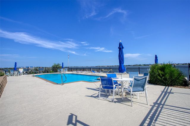 307 Yacht Club Lane 307, El Lago, TX 77586
