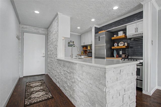 307 Yacht Club Lane 307, El Lago, TX 77586