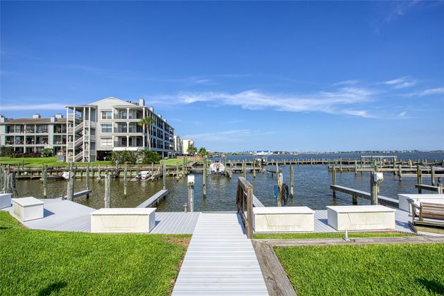 307 Yacht Club Lane 307, El Lago, TX 77586