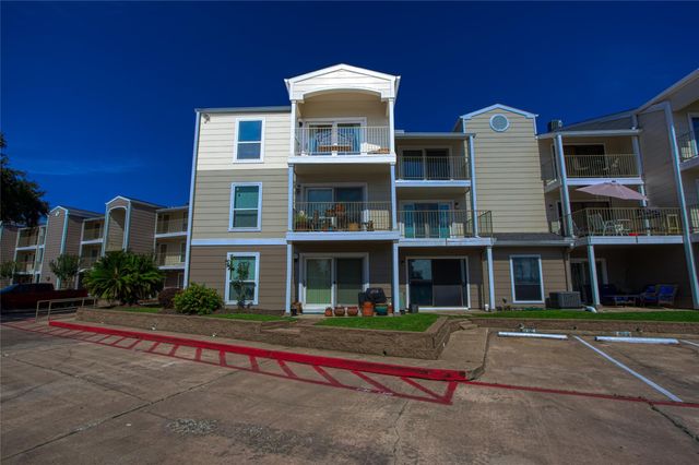 307 Yacht Club Lane 307, El Lago, TX 77586