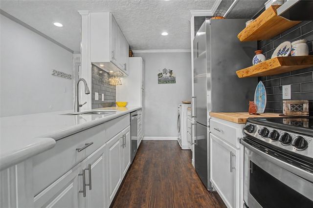 307 Yacht Club Lane 307, El Lago, TX 77586