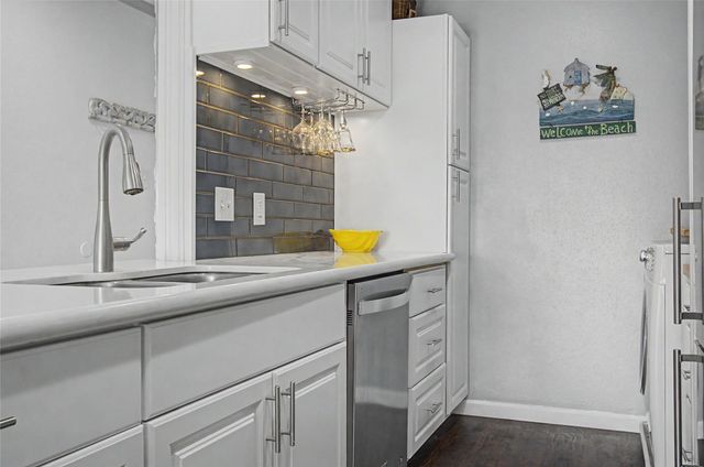 307 Yacht Club Lane 307, El Lago, TX 77586