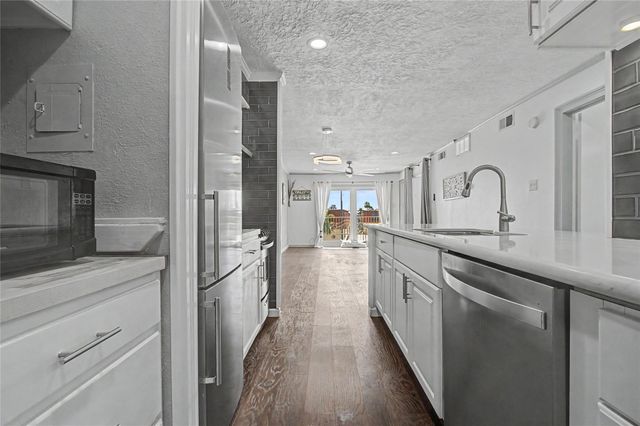 307 Yacht Club Lane 307, El Lago, TX 77586