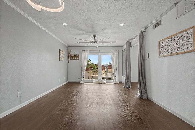 307 Yacht Club Lane 307, El Lago, TX 77586