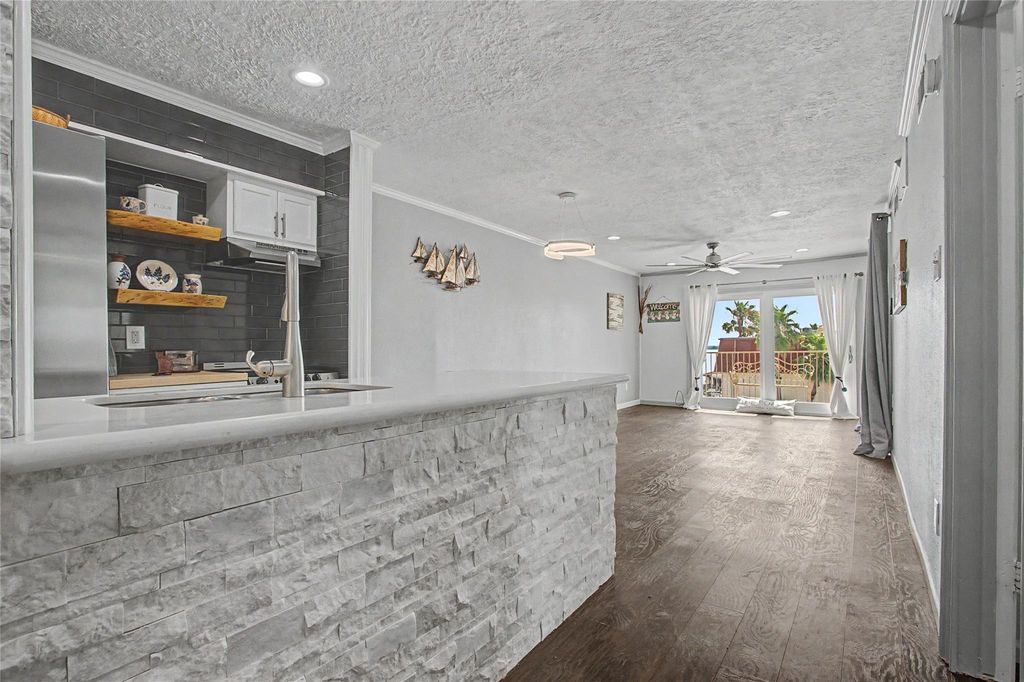 307 Yacht Club Lane 307, El Lago, TX 77586