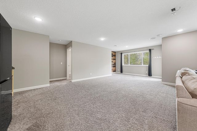 18129 Icon Court, Lakeville, MN 55044