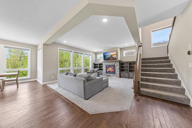 18129 Icon Court, Lakeville, MN 55044