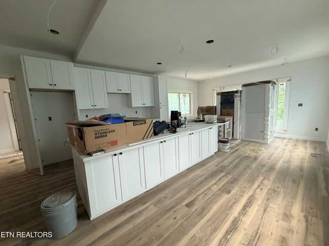 985 Soft Ridge Rd, Celina, TN 38551
