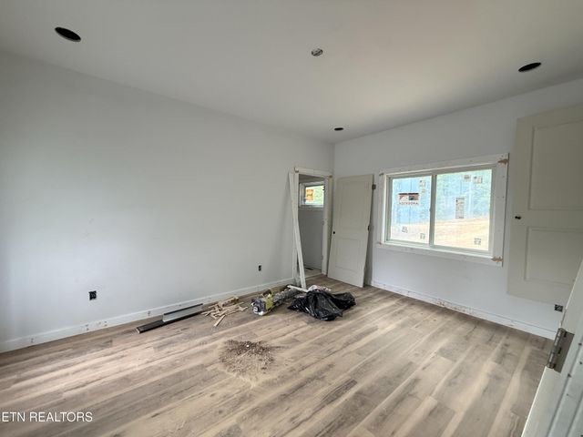 985 Soft Ridge Rd, Celina, TN 38551