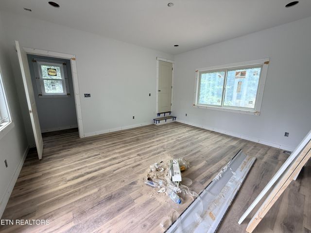 985 Soft Ridge Rd, Celina, TN 38551