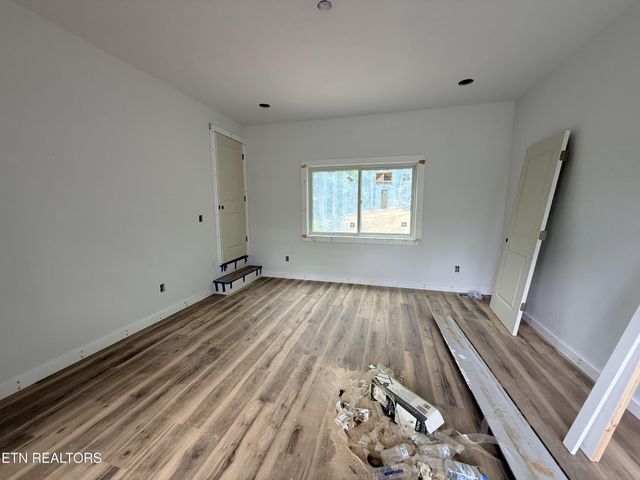 985 Soft Ridge Rd, Celina, TN 38551