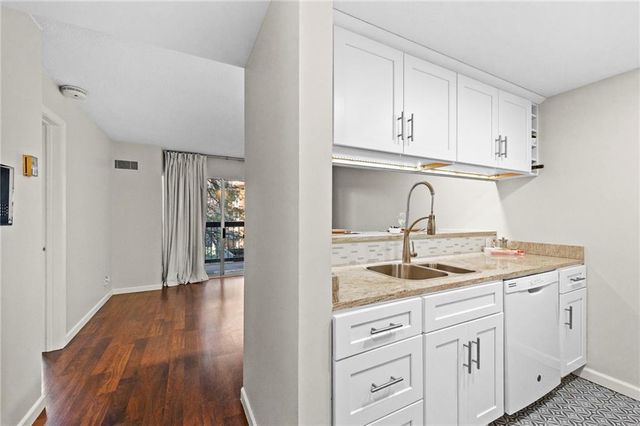 2525 Main Street 210, Kansas City, MO 64108