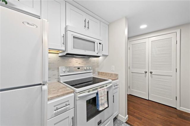 2525 Main Street 210, Kansas City, MO 64108