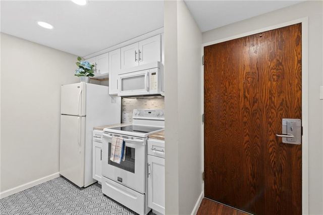 2525 Main Street 210, Kansas City, MO 64108