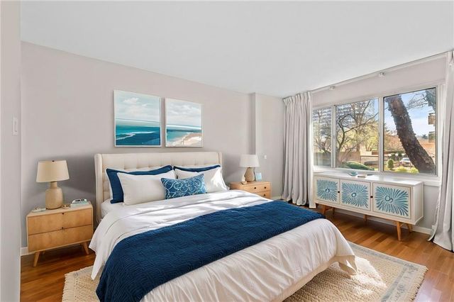 2525 Main Street 210, Kansas City, MO 64108