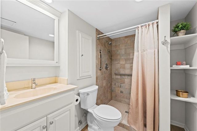 2525 Main Street 210, Kansas City, MO 64108