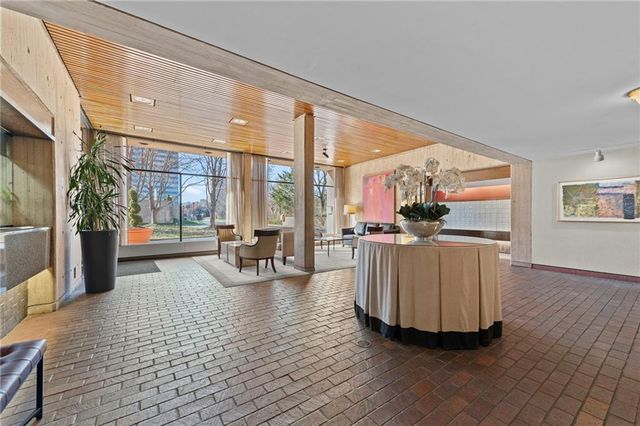 2525 Main Street 210, Kansas City, MO 64108