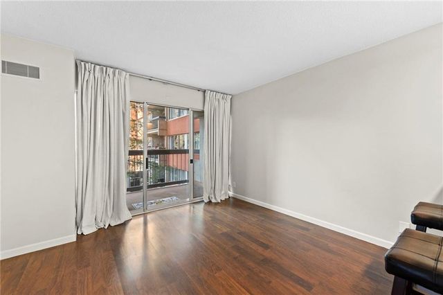 2525 Main Street 210, Kansas City, MO 64108