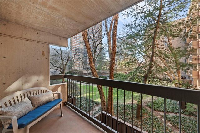 2525 Main Street 210, Kansas City, MO 64108