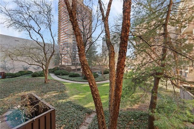 2525 Main Street 210, Kansas City, MO 64108