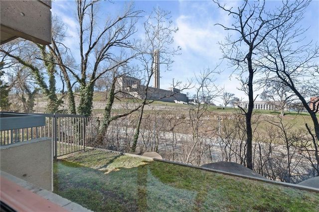 2525 Main Street 210, Kansas City, MO 64108