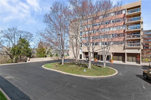 2525 Main Street 210, Kansas City, MO 64108