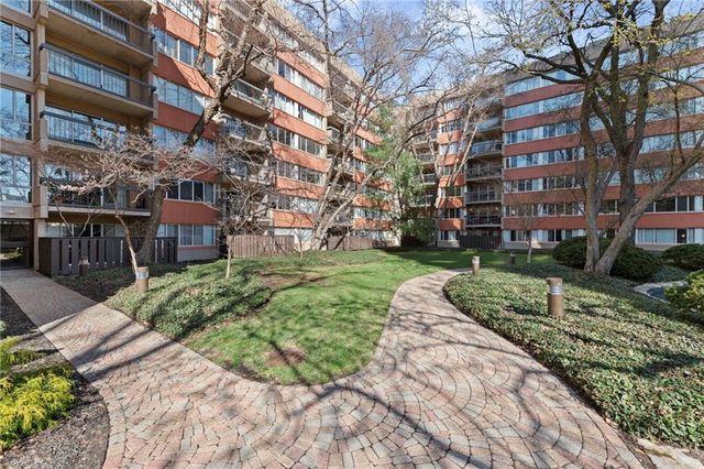 2525 Main Street 210, Kansas City, MO 64108