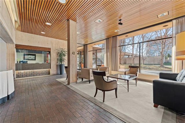 2525 Main Street 210, Kansas City, MO 64108