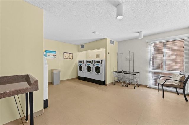 2525 Main Street 210, Kansas City, MO 64108