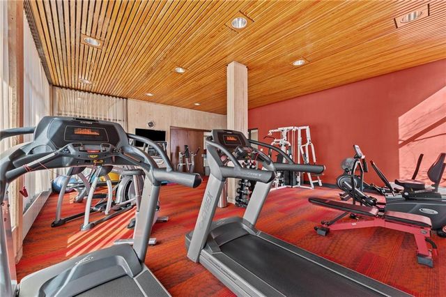 2525 Main Street 210, Kansas City, MO 64108