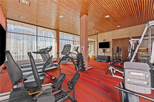 2525 Main Street 210, Kansas City, MO 64108