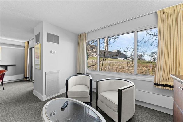 2525 Main Street 210, Kansas City, MO 64108