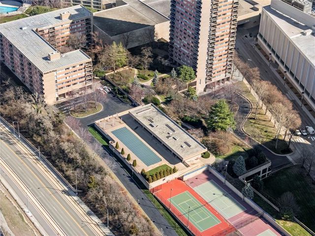 2525 Main Street 210, Kansas City, MO 64108