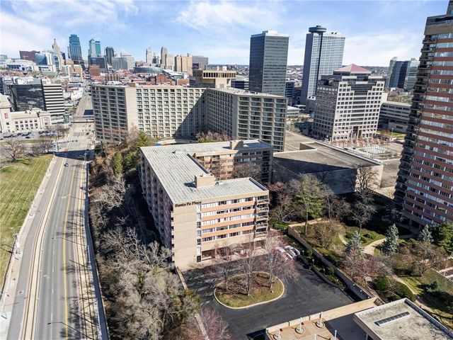 2525 Main Street 210, Kansas City, MO 64108