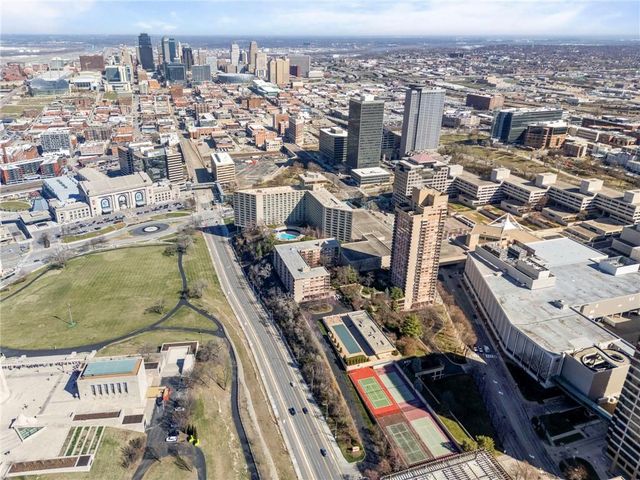 2525 Main Street 210, Kansas City, MO 64108