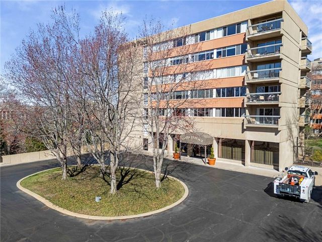 2525 Main Street 210, Kansas City, MO 64108