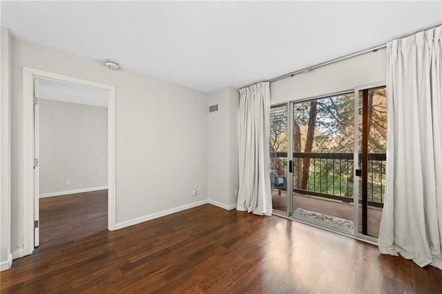 2525 Main Street 210, Kansas City, MO 64108