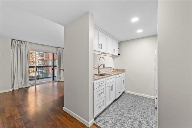 2525 Main Street 210, Kansas City, MO 64108