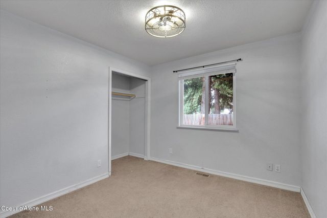 7575 W Crenshaw St, Rathdrum, ID 83858