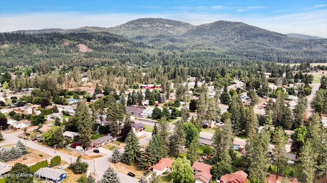 7575 W Crenshaw St, Rathdrum, ID 83858