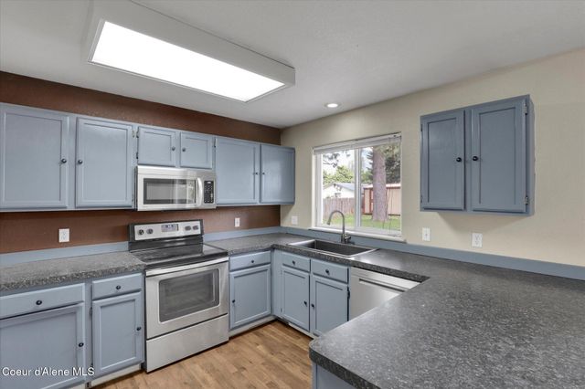 7575 W Crenshaw St, Rathdrum, ID 83858