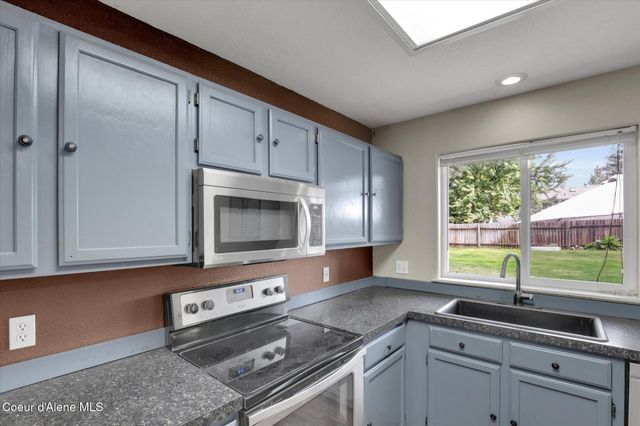 7575 W Crenshaw St, Rathdrum, ID 83858