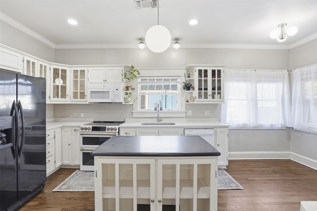 2243 Fairmount Avenue, Fort Worth, TX 76110